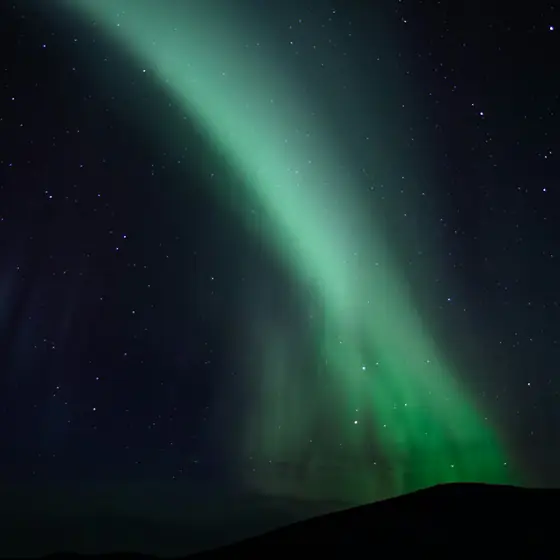 Aurora boreal verde no céu da Islândia